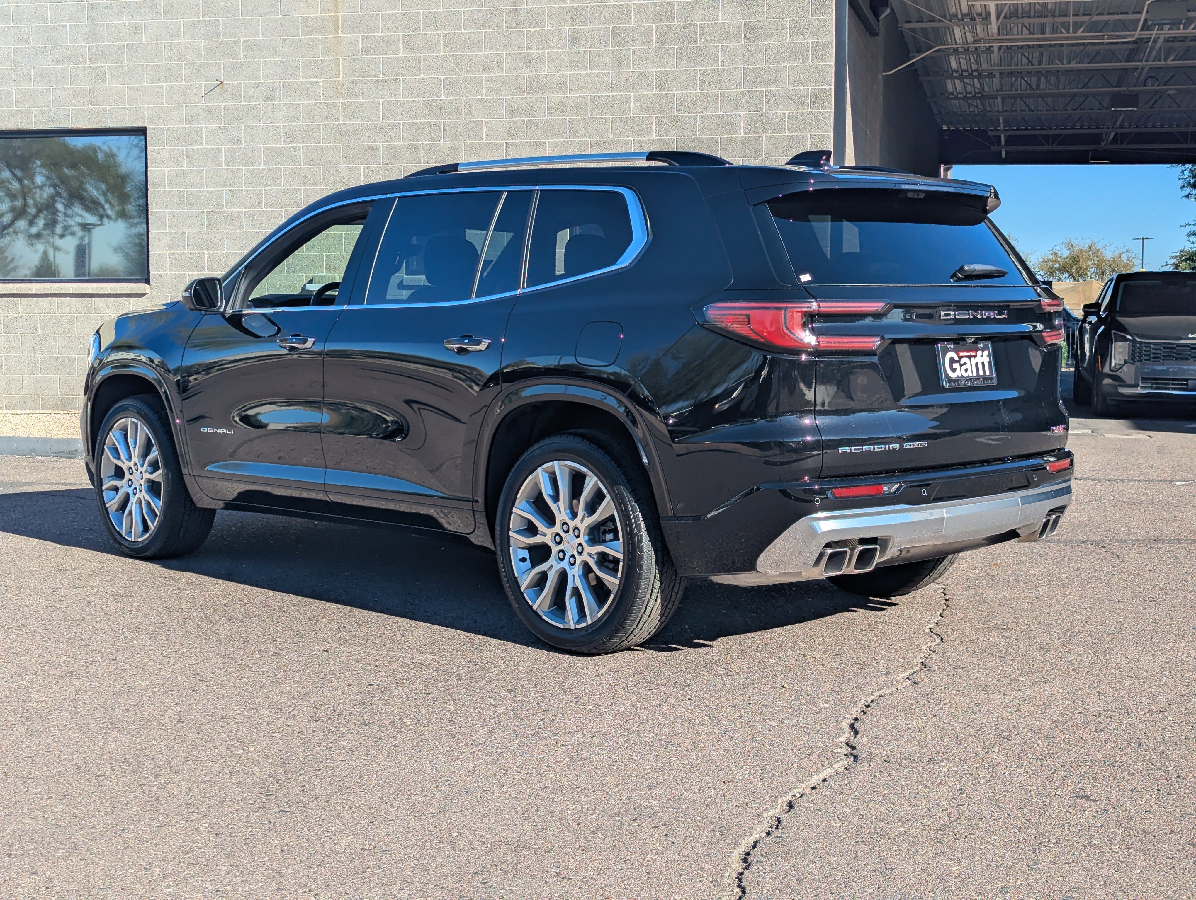 Used 2025 GMC Acadia Denali w/ Super Cruise Package image 4