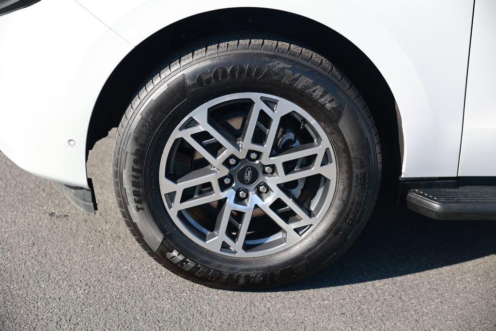 Used 2025 Ford Expedition Active image 11