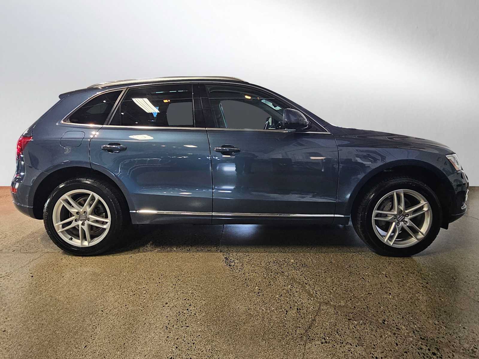 Used 2016 Audi Q5 2.0T Premium Plus w/ Technology Package AWD/4WD image 2