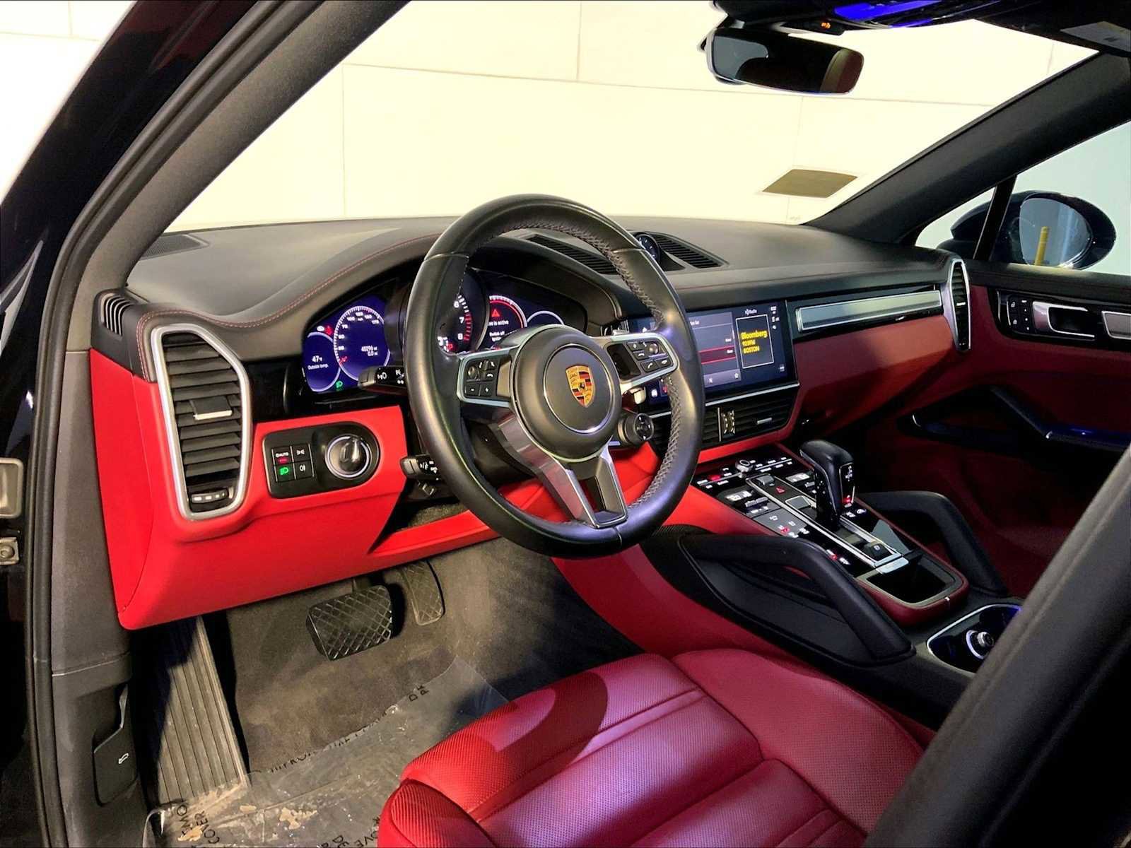 Certified 2022 Porsche Cayenne Platinum Edition image 4