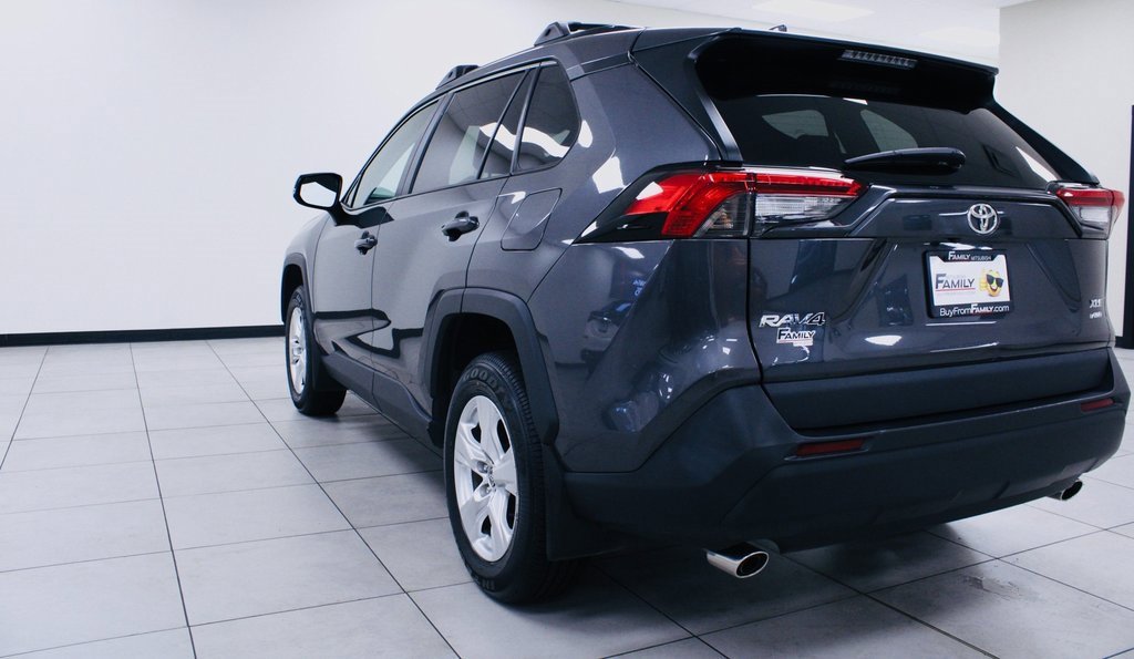 Used 2021 Toyota RAV4 XLE image 3