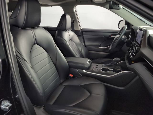 Used 2023 Toyota Highlander XLE FWD image 15
