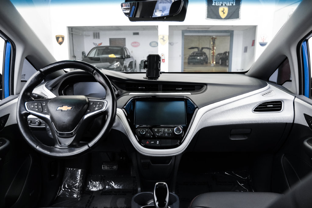Used 2020 Chevrolet Bolt Premier w/ Infotainment Package FWD image 13