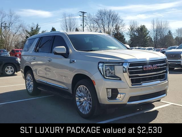 Used 2023 GMC Yukon SLT w/ SLT Luxury Package image 3