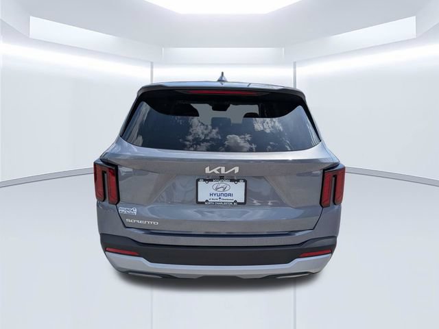Used 2025 Kia Sorento LX FWD image 6