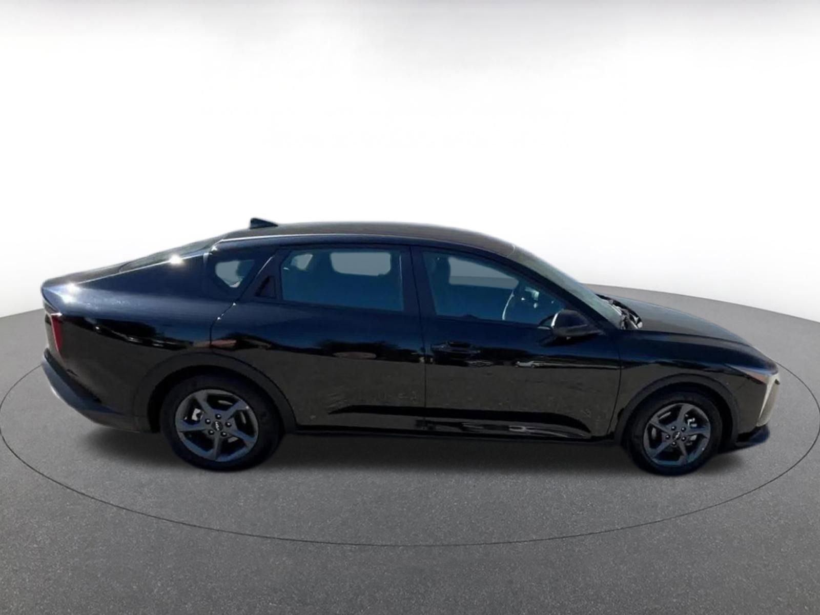 Used 2025 Kia K4 LXS image 16