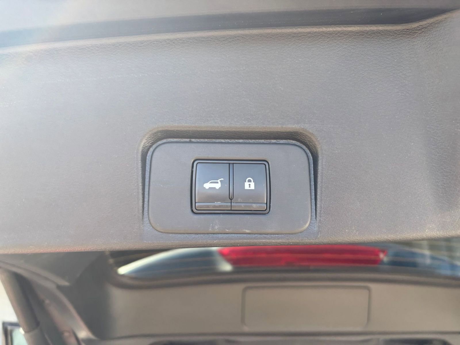 Used 2025 Nissan Rogue SV AWD/4WD image 23