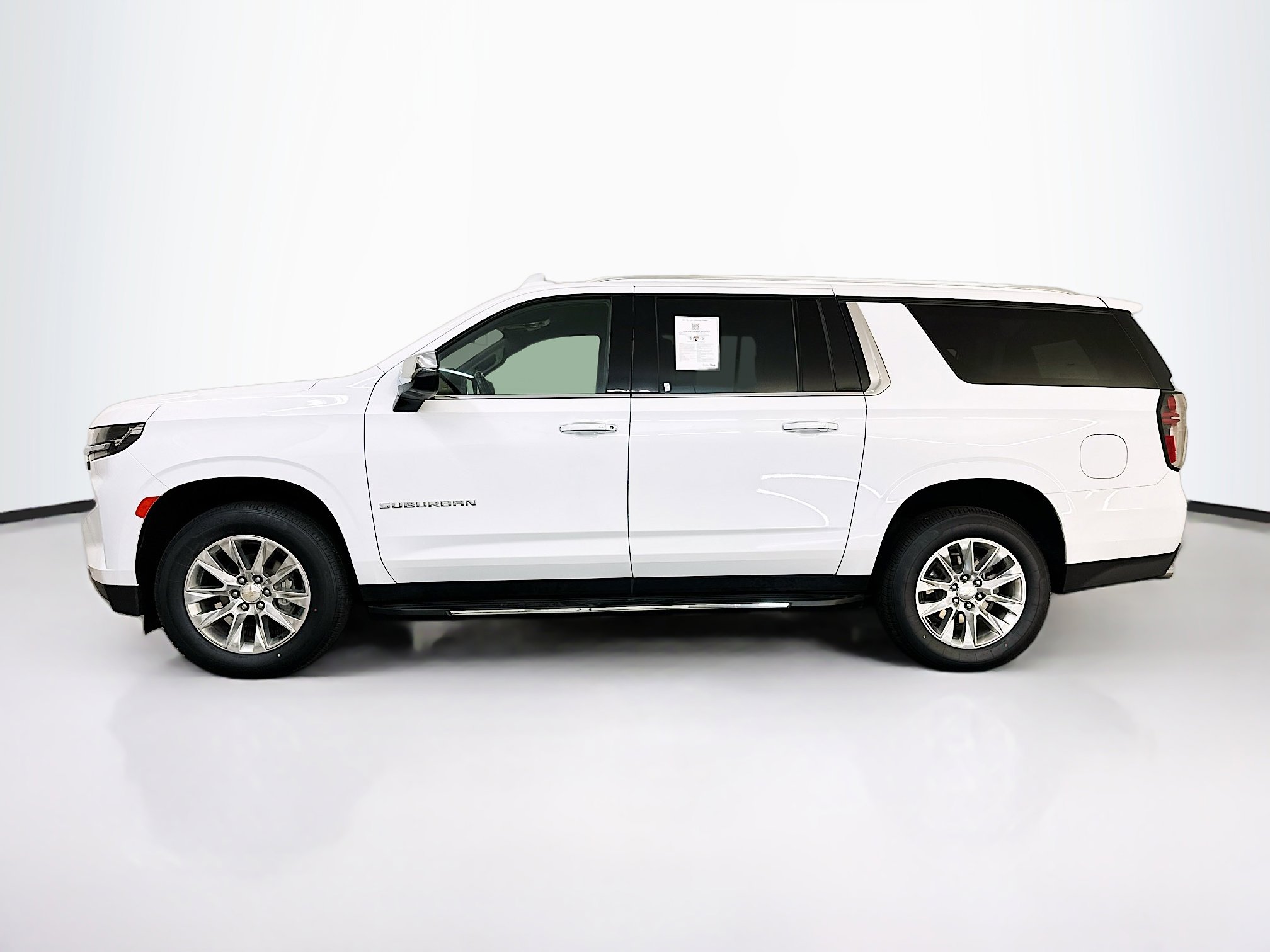 Used 2023 Chevrolet Suburban Premier image 4