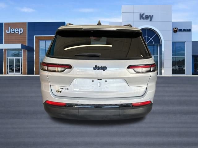 Used 2023 Jeep Grand Cherokee L Laredo image 5