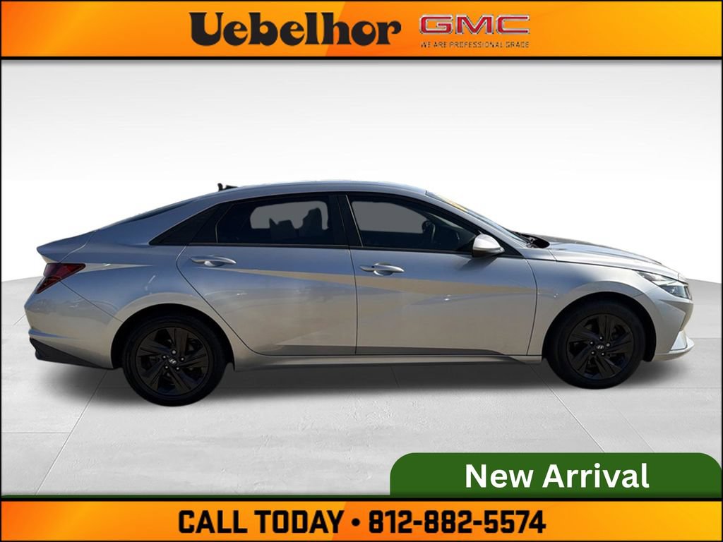 Used 2022 Hyundai Elantra SEL w/ Cargo Package FWD image 3