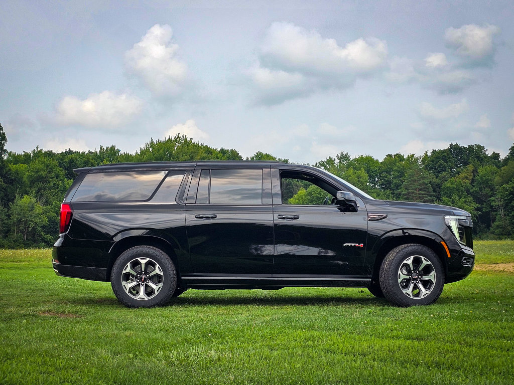 New 2026 GMC Yukon XL AT4 Ultimate w/ LPO, Floor Liner Package AWD/4WD image 2