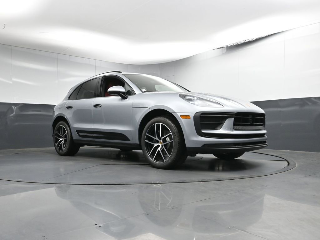 Used 2025 Porsche Macan image 30