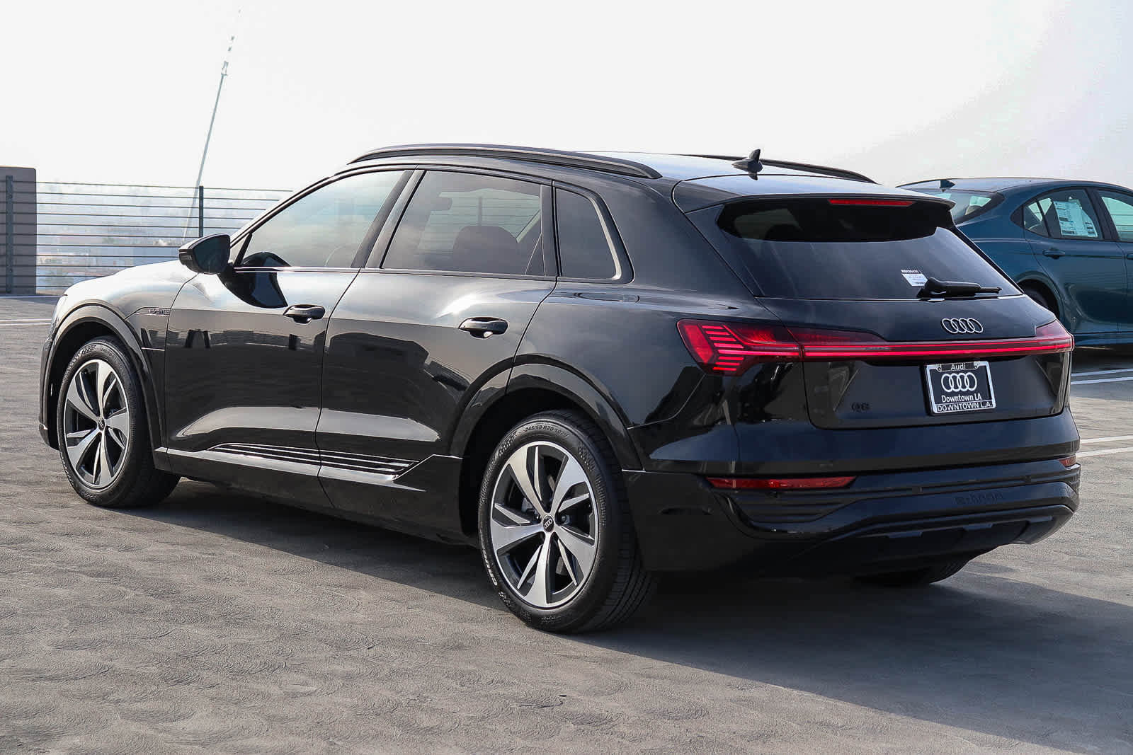 Used 2024 Audi Q8 e-tron Premium image 6