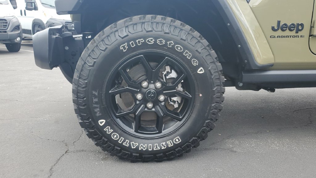 Used 2025 Jeep Gladiator Sport AWD/4WD image 7