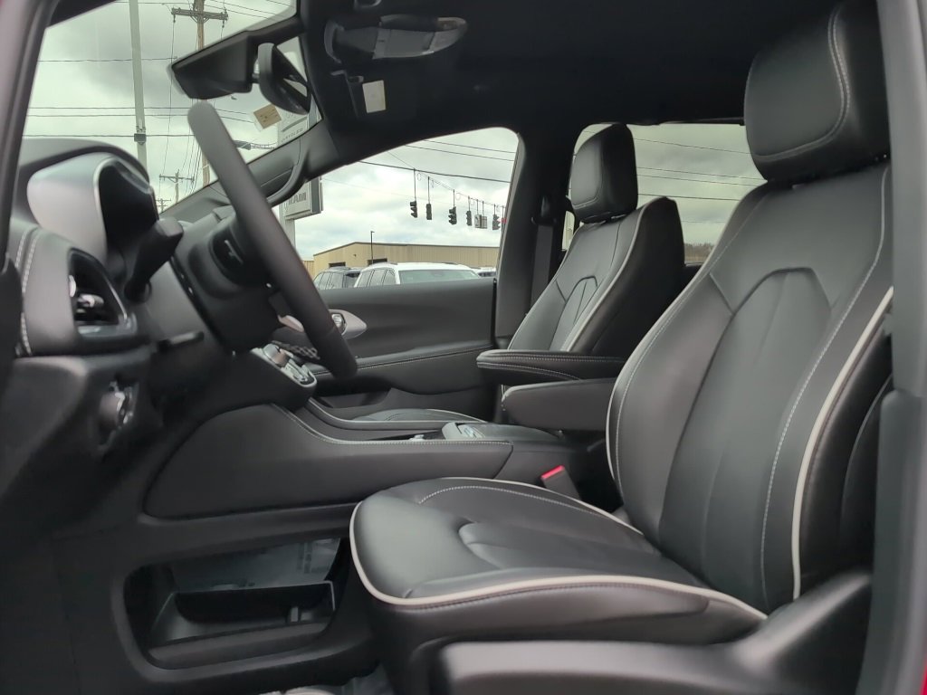 New 2026 Chrysler Pacifica Limited image 23