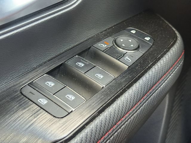 Used 2025 Nissan Kicks SR FWD image 23