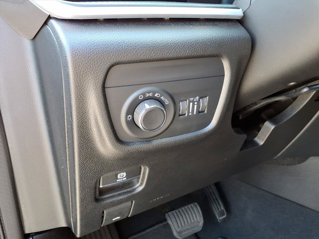 Used 2024 Jeep Grand Cherokee Altitude AWD/4WD image 17