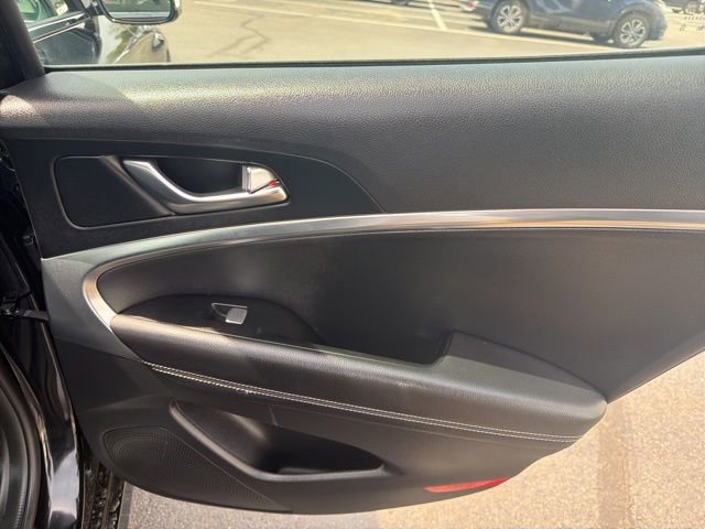 Used 2025 Genesis G70 2.5T image 26