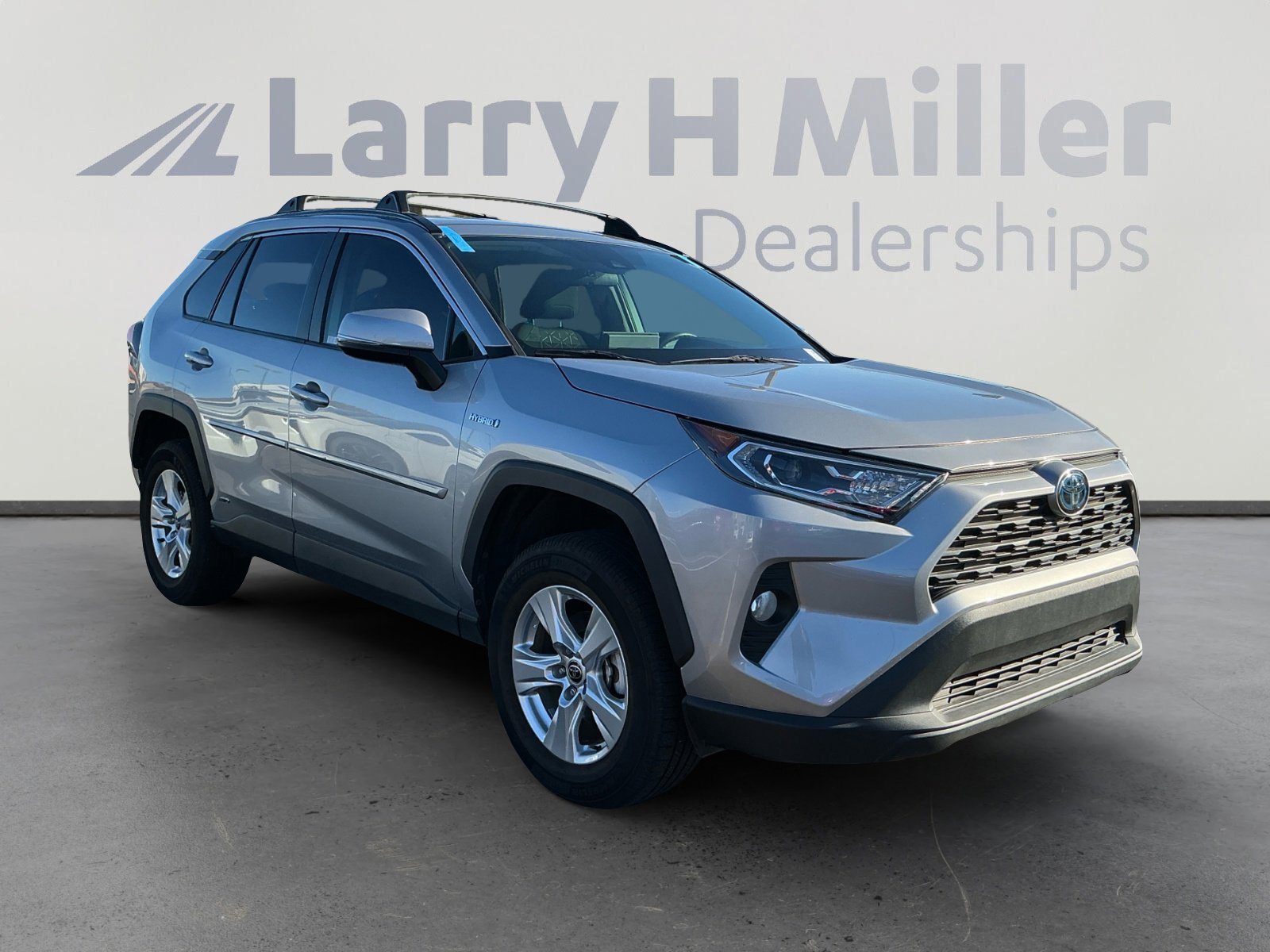 Used 2021 Toyota RAV4 XLE w/ Carpet Mat Package (TMS) image 7