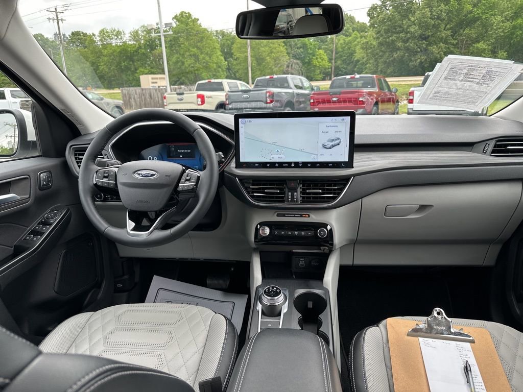 Used 2024 Ford Escape Platinum w/ Premium Technology Package AWD/4WD image 19
