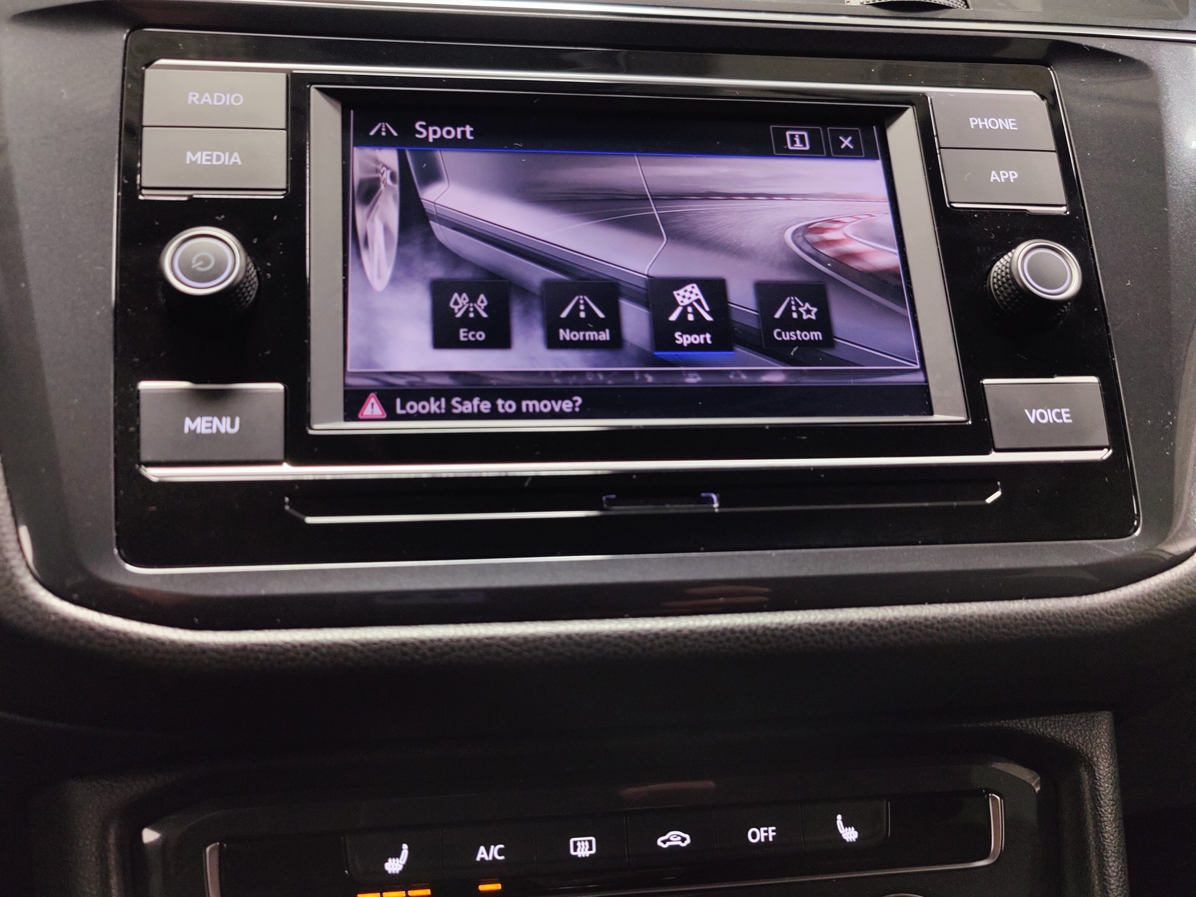 Certified 2024 Volkswagen Tiguan S AWD/4WD image 18