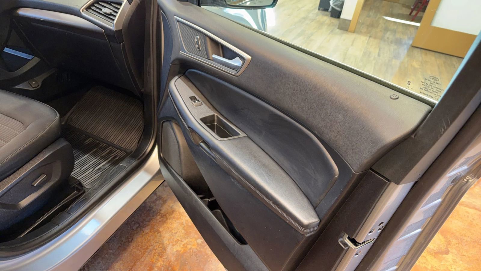 Used 2024 Ford Edge SEL w/ Cold Weather Package image 20