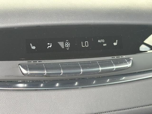 Certified 2023 Cadillac Escalade ESV Luxury w/ LPO, Illumination Package AWD/4WD image 24
