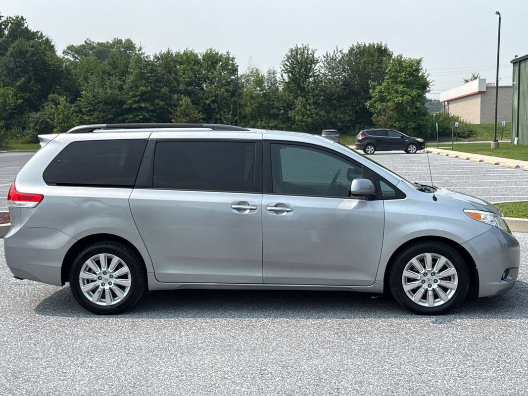 Used 2014 Toyota Sienna XLE AWD/4WD image 8