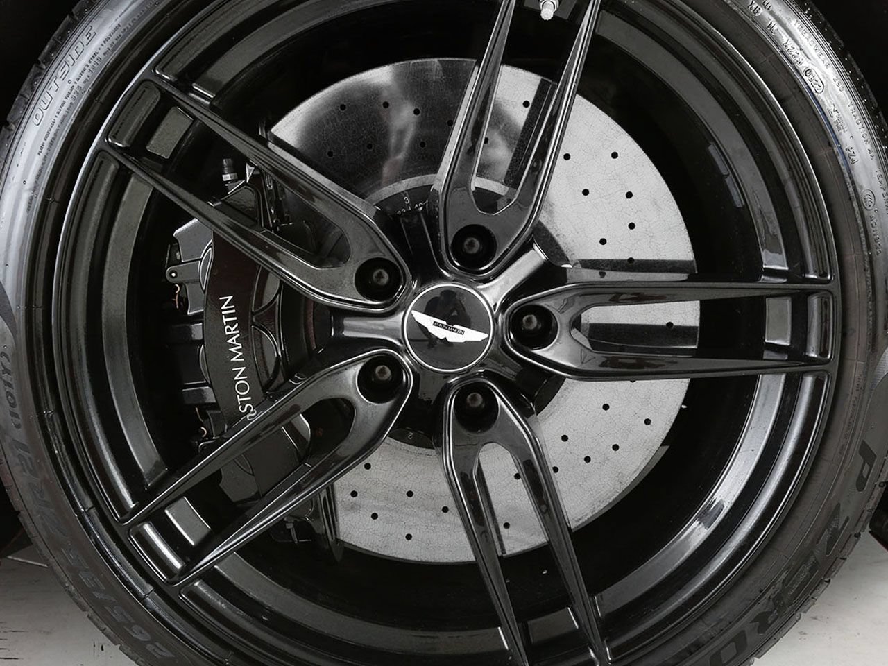 Used 2023 Aston Martin DBS Coupe RWD image 6