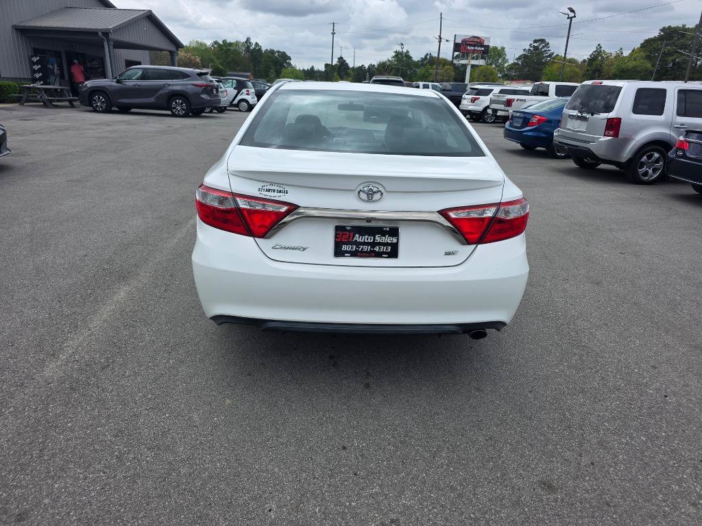 Used 2015 Toyota Camry SE FWD image 3