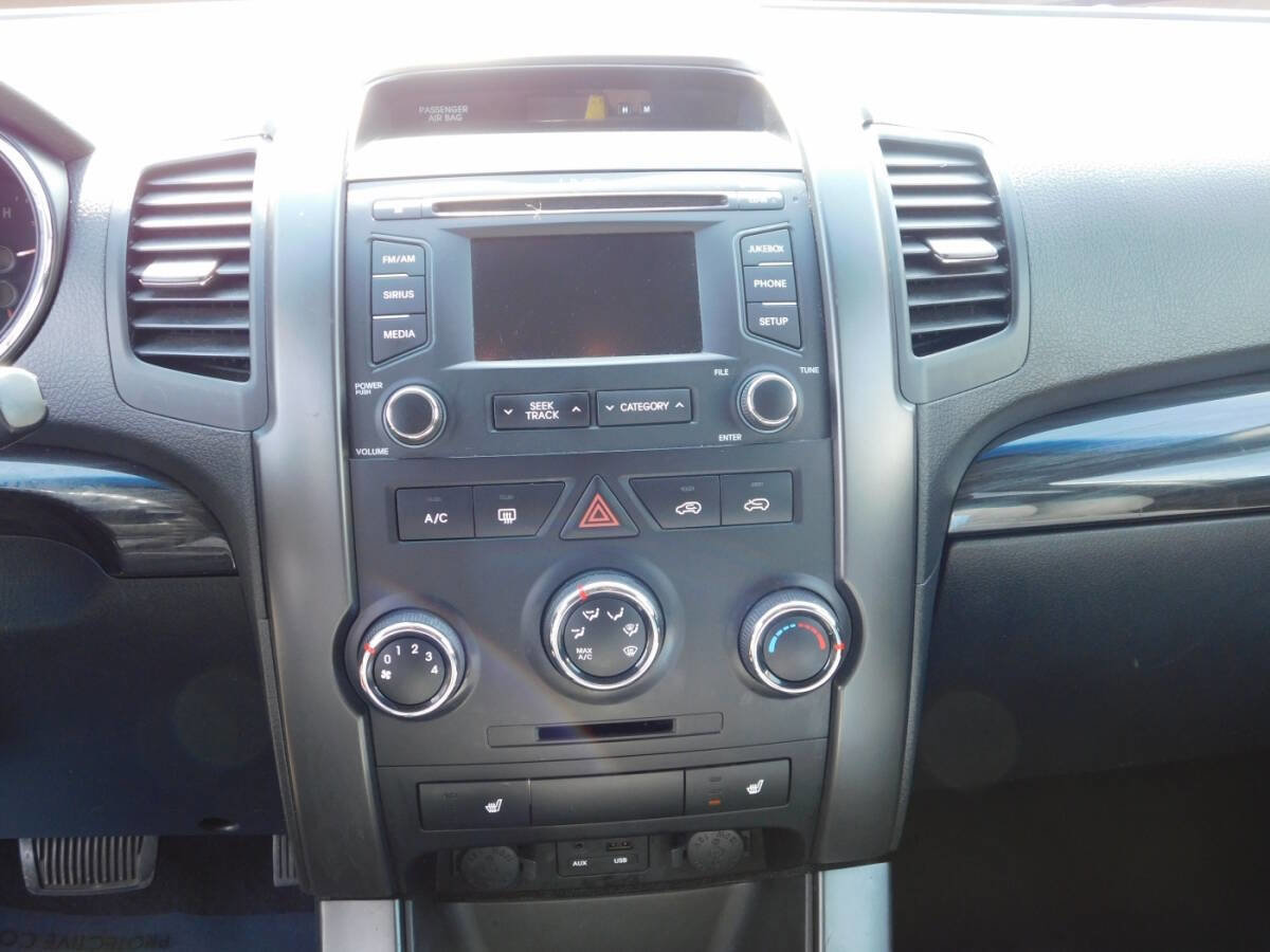 Used 2013 Kia Sorento LX w/ Convenience Pkg image 11