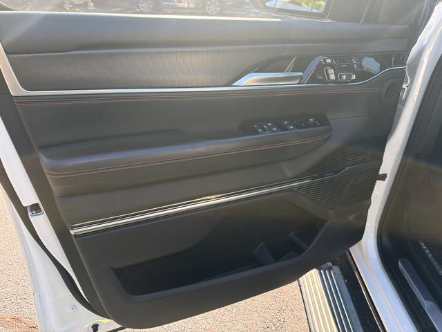 Used 2023 Jeep Grand Wagoneer Series III w/ Quick Order Packagew 28T AWD/4WD image 13