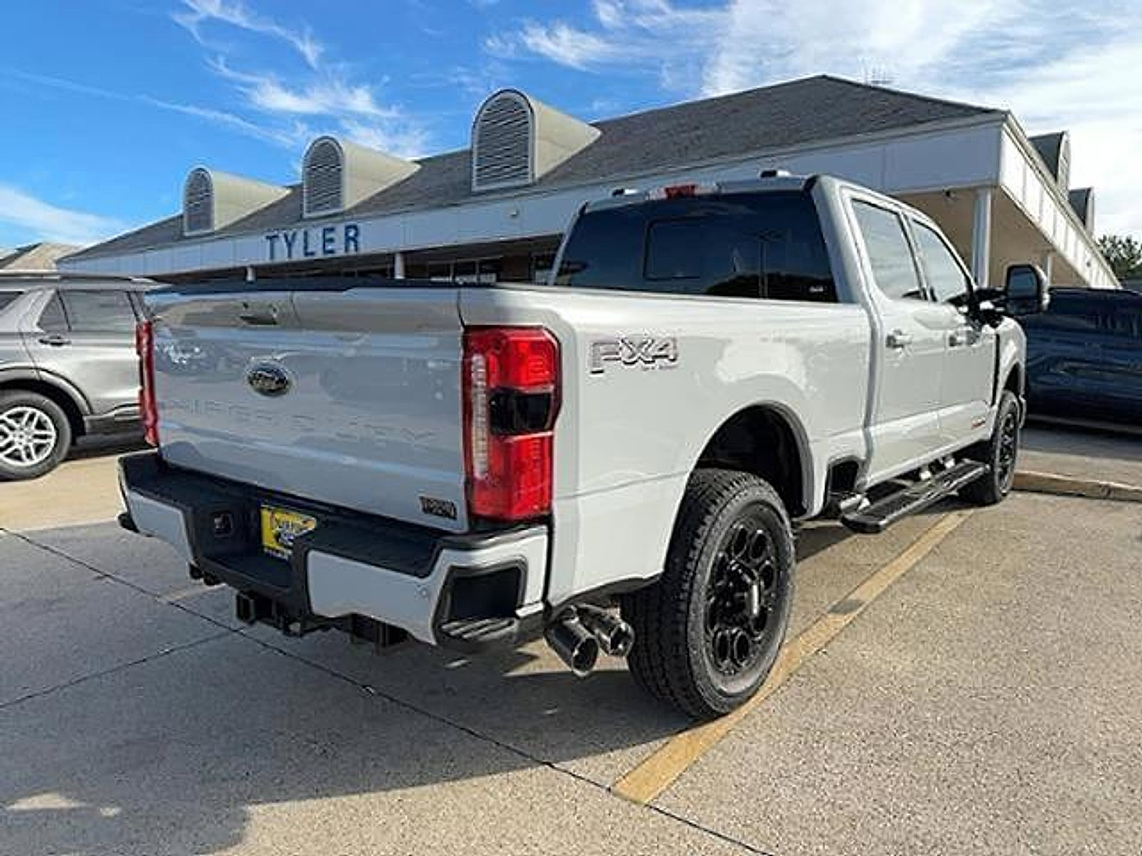 New 2026 Ford F250 XLT w/ XLT Premium Package AWD/4WD image 9