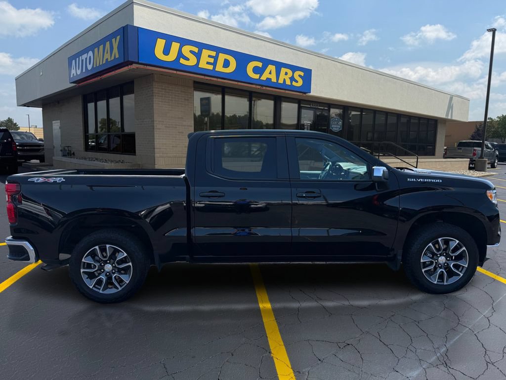 Used 2025 Chevrolet Silverado 1500 LT AWD/4WD image 2