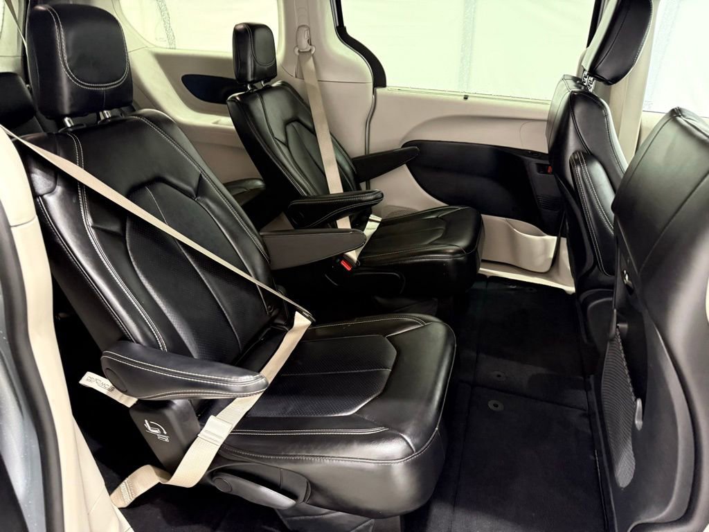 Used 2024 Chrysler Pacifica Touring-L FWD image 28