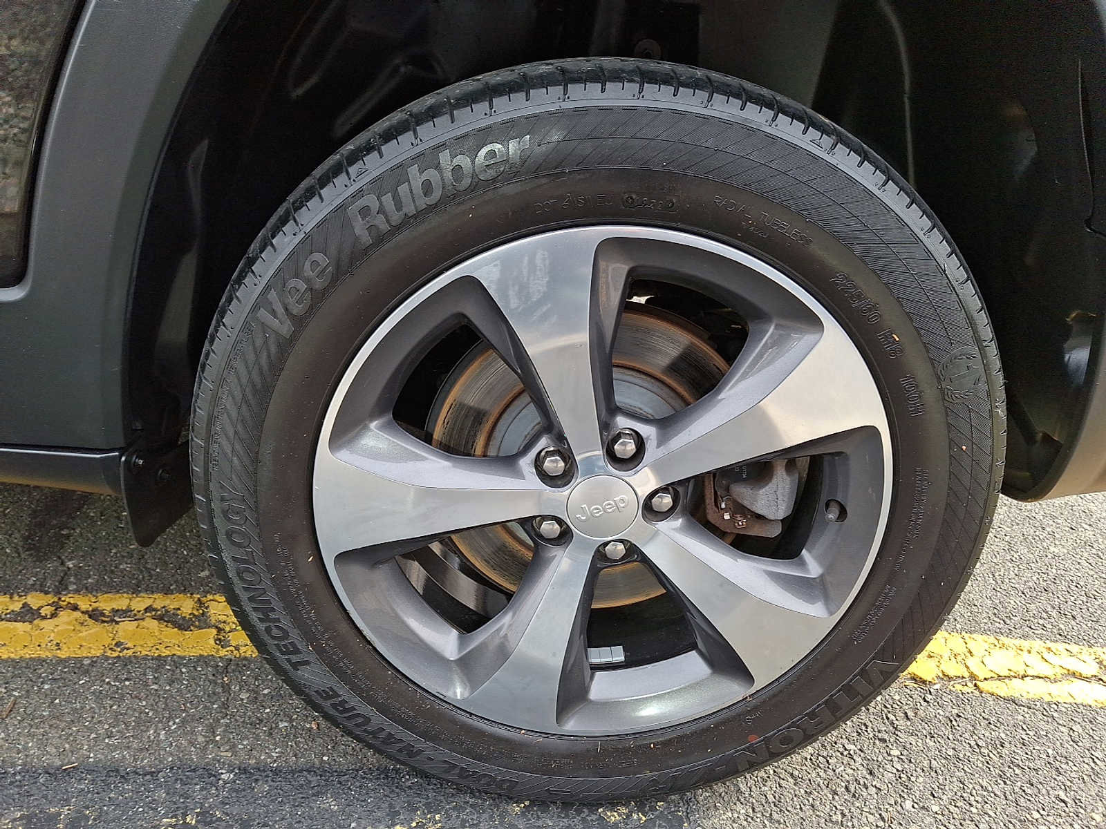 Used 2019 Jeep Cherokee Limited image 7