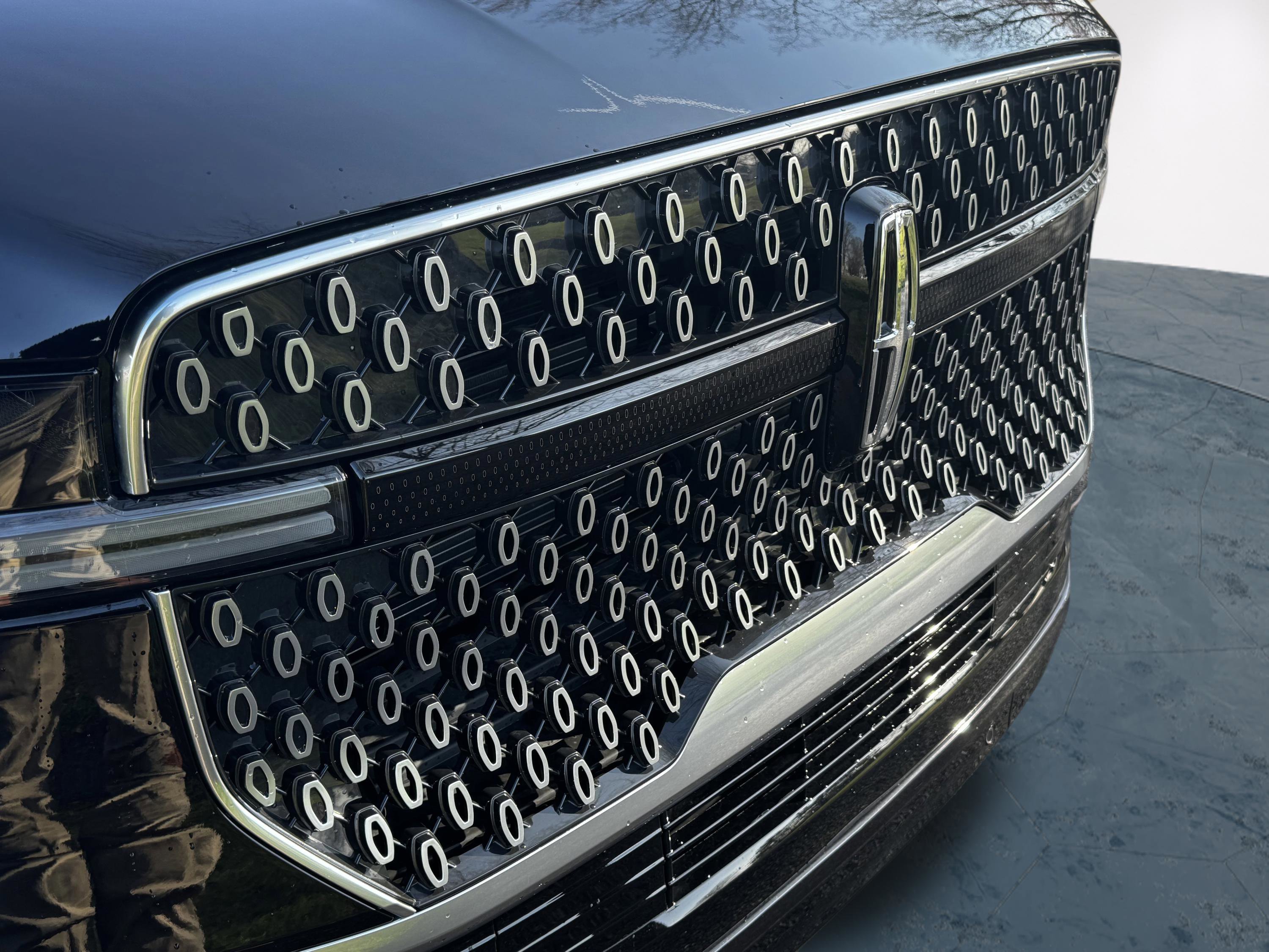 Used 2025 Lincoln Navigator Reserve AWD/4WD image 18