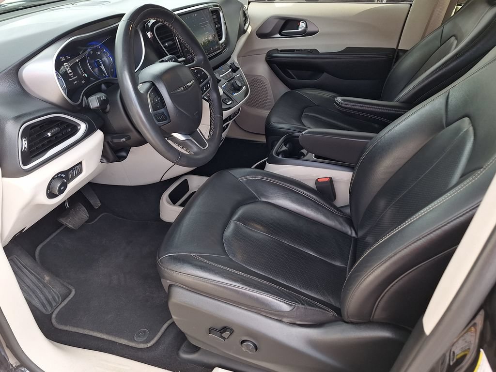 Used 2022 Chrysler Pacifica Touring-L FWD image 10