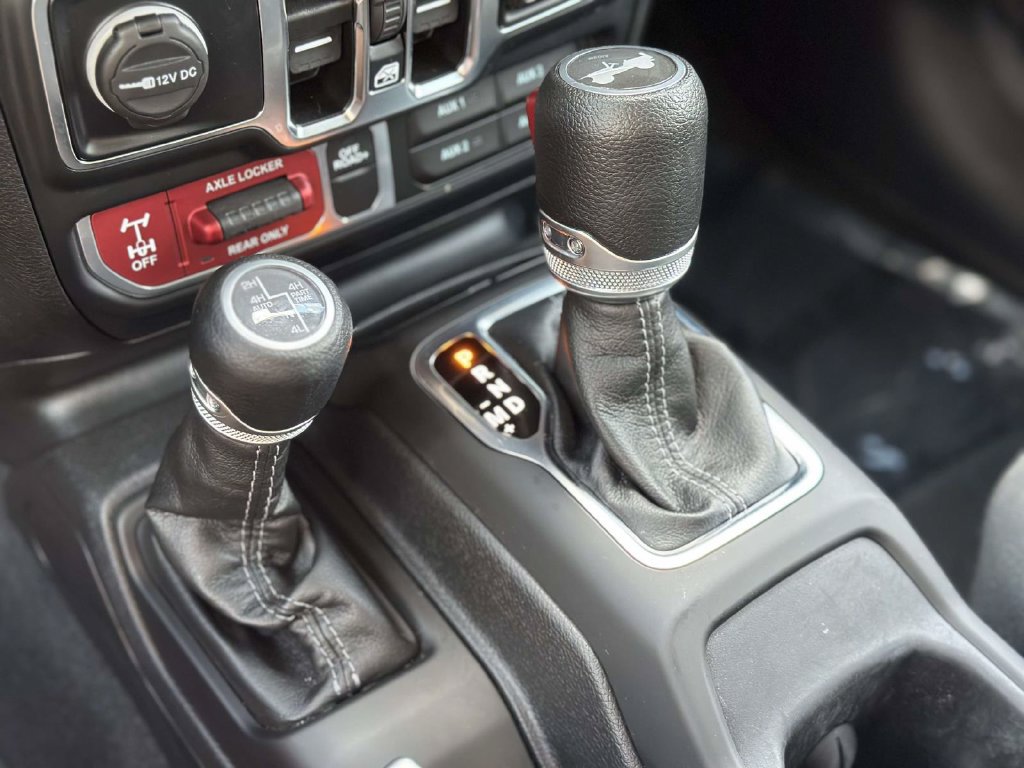 Used 2024 Jeep Wrangler Unlimited AWD/4WD image 21
