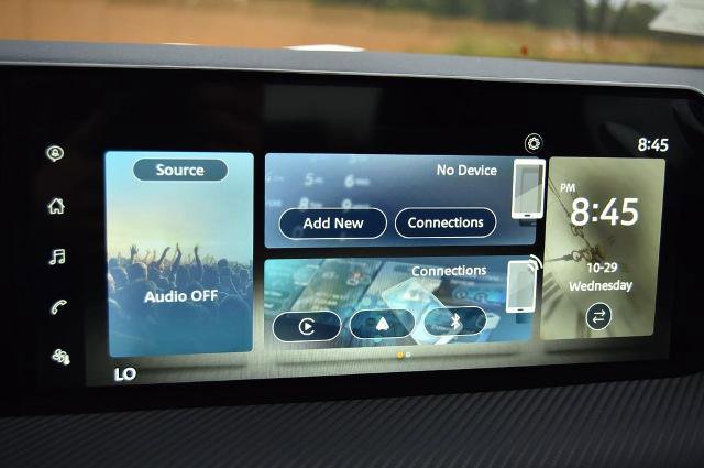 New 2025 Nissan Kicks SR image 16