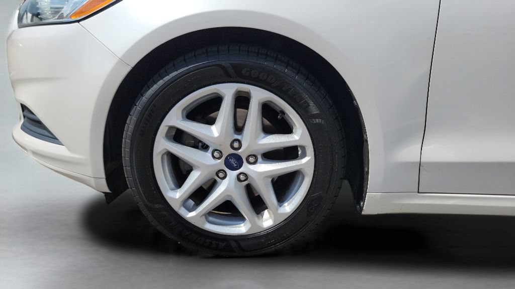 Used 2014 Ford Fusion SE FWD image 25