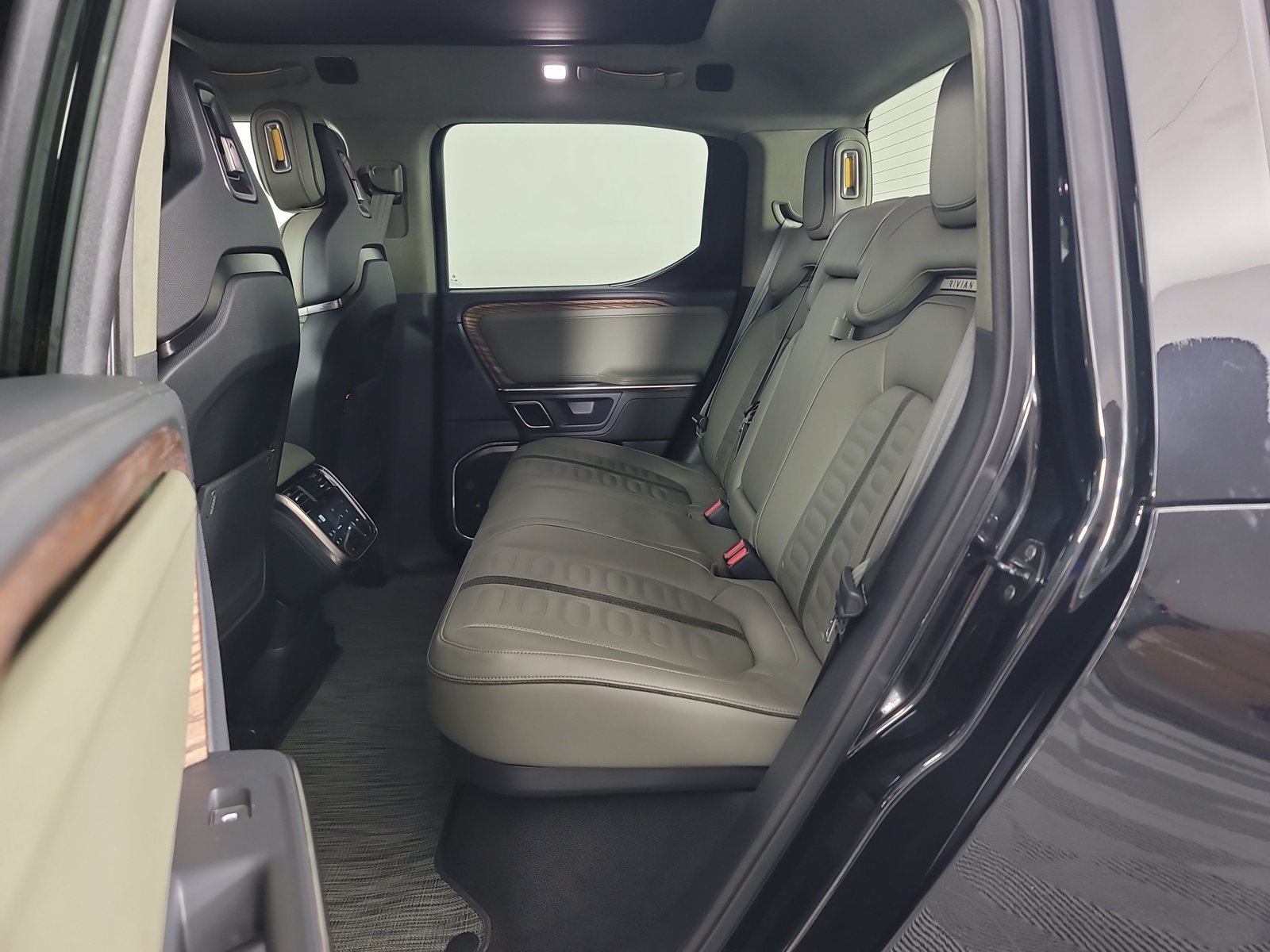 Used 2024 Rivian R1T Adventure Dual AWD/4WD image 21