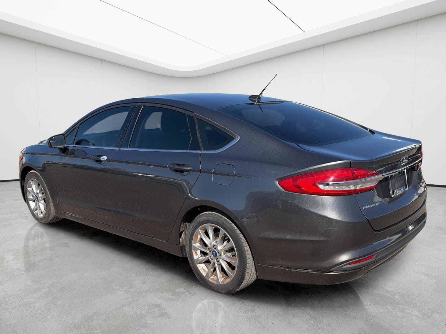 Used 2017 Ford Fusion SE FWD image 5