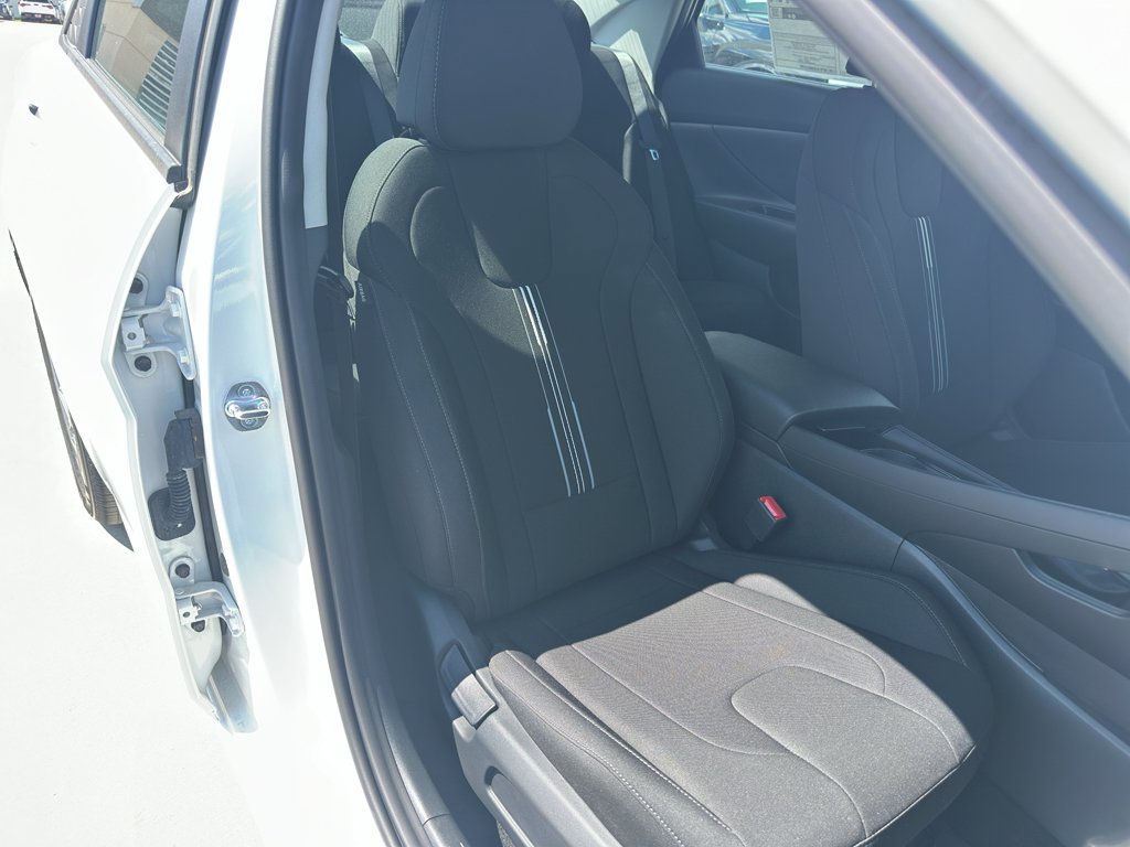 New 2026 Hyundai Elantra Hybrid FWD image 27