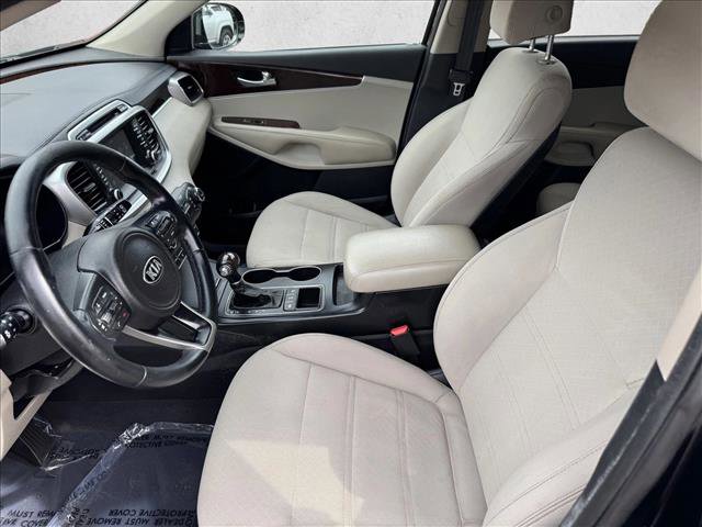 Used 2017 Kia Sorento LX w/ LX Convenience Package image 10
