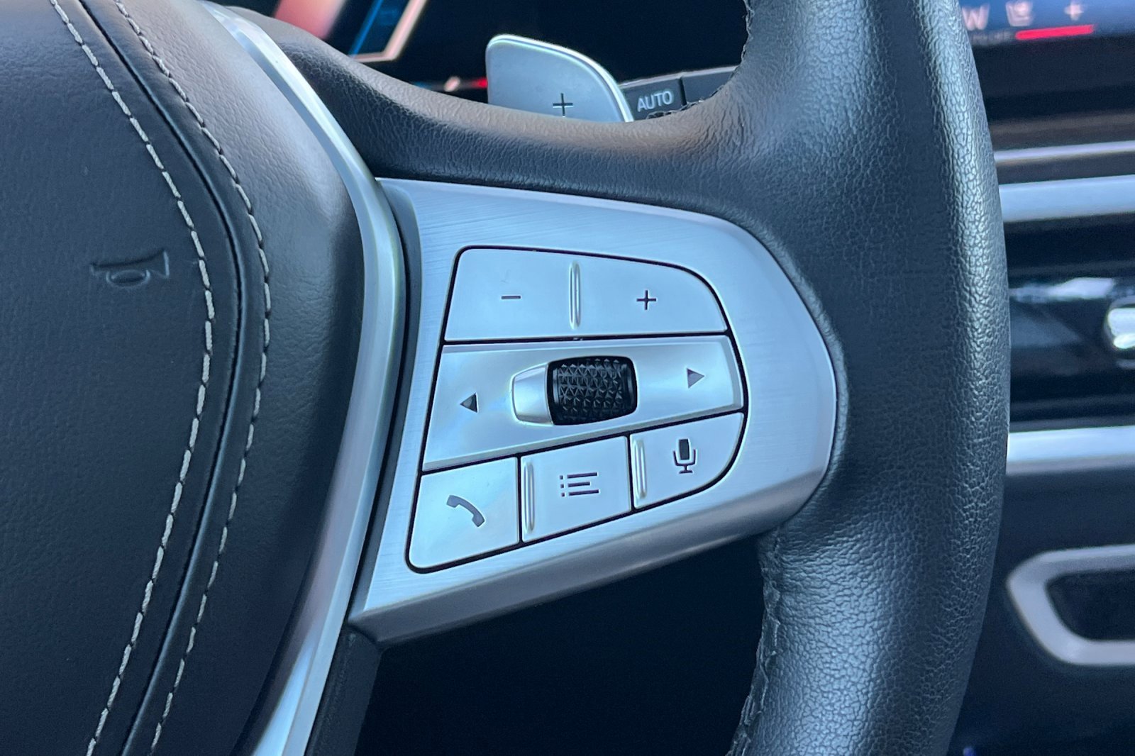 Used 2025 BMW X7 xDrive40i w/ Climate Comfort Package image 37