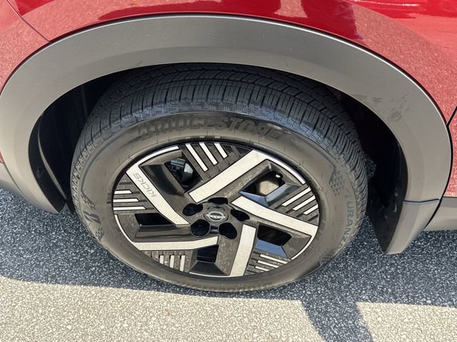 Used 2025 Nissan Kicks SV FWD image 11