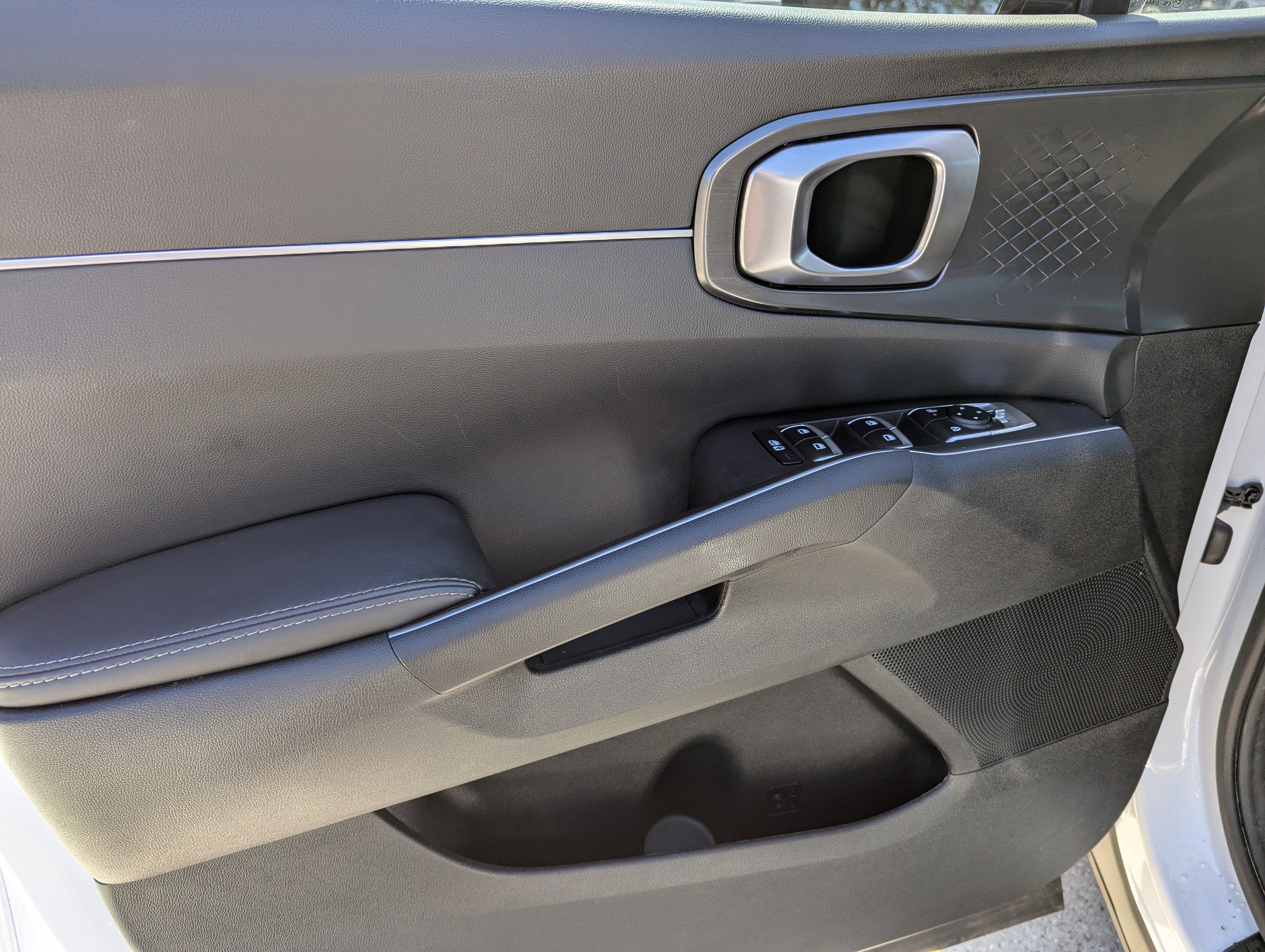 Certified 2025 Kia Sorento LX image 17