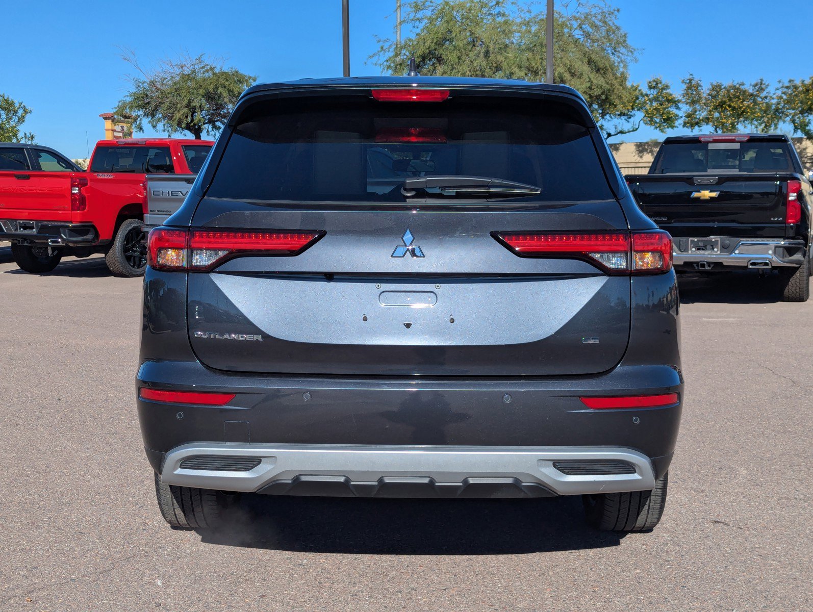 Used 2024 Mitsubishi Outlander SE image 5