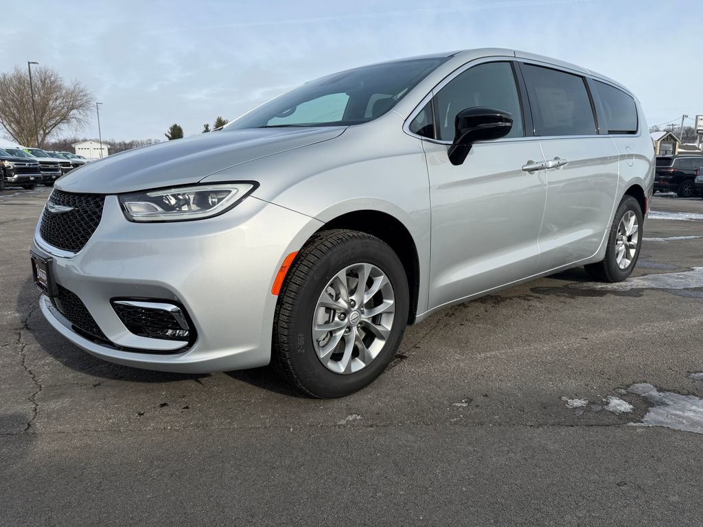 New 2026 Chrysler Pacifica Select